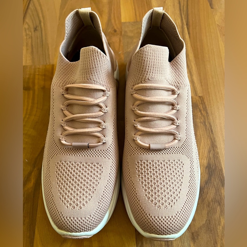 Skechers Women’s Mark Nason Blush Slipon Sneakers Sz 9.5 NEW without tags